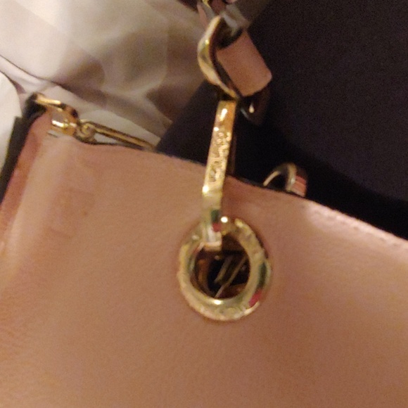 Calvin Klein - Picture 3 of 3